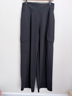 Athleta black Venice Cargo Pants M